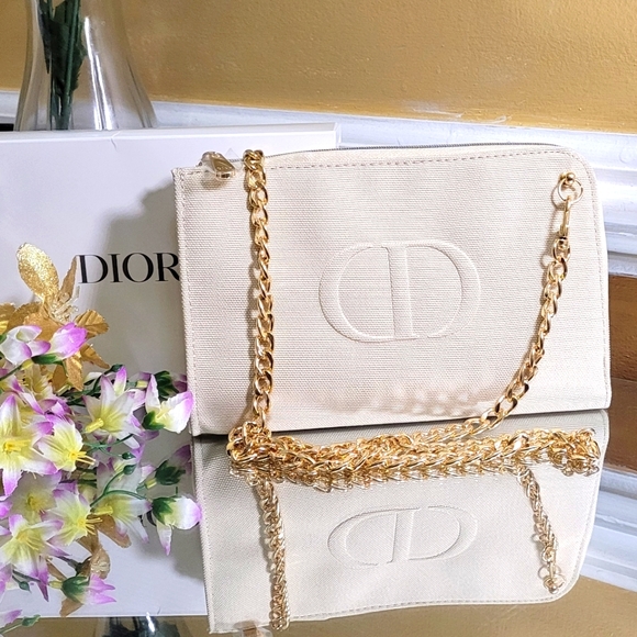 Dior - Picture 1 of 16